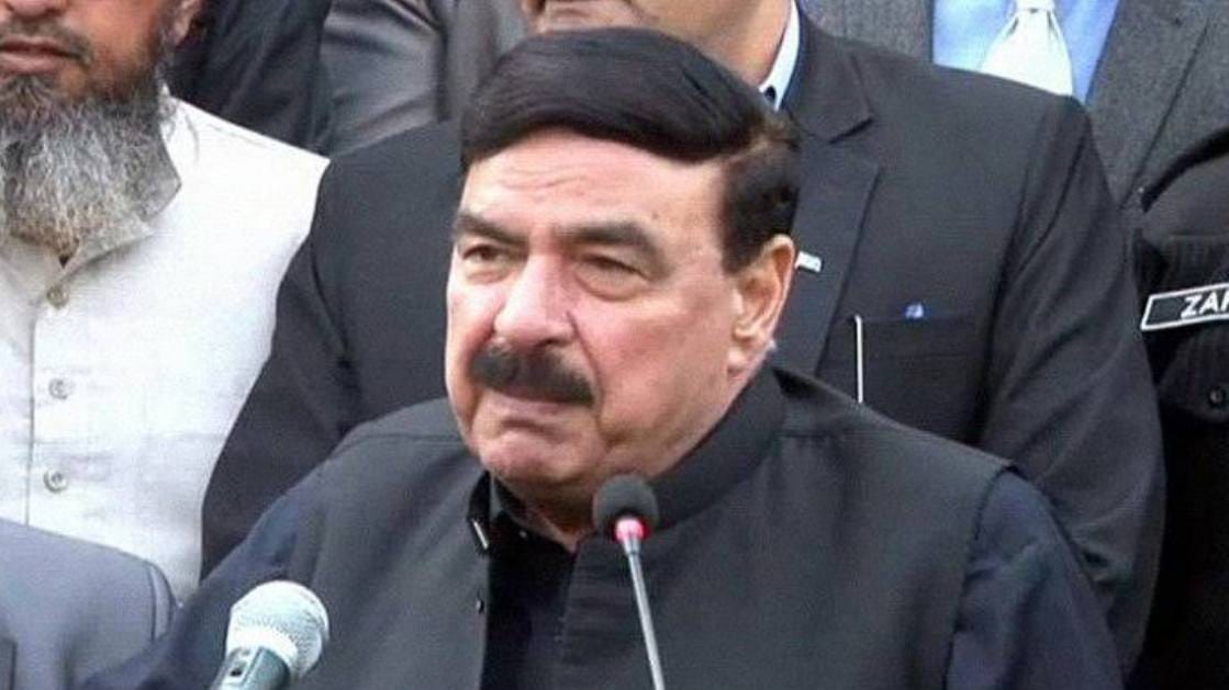 Federal Interior Minister Sheikh Rashid's major decision to reform the issuance of passports