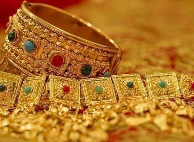 Gold prices rose in the global and local markets