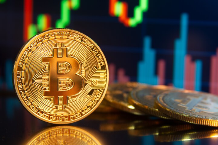 Crypto-Linked Shares Plunge as Bitcoin Falls Over 15%