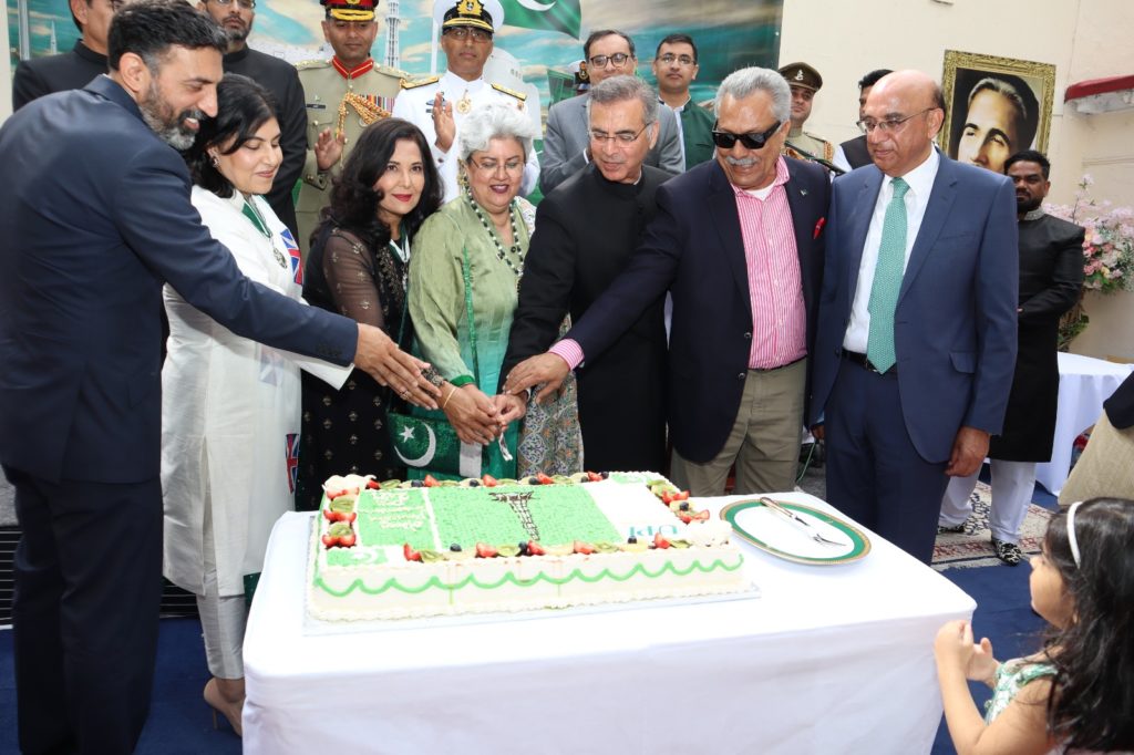 Cake cutting at the Independence Day of Pakistan