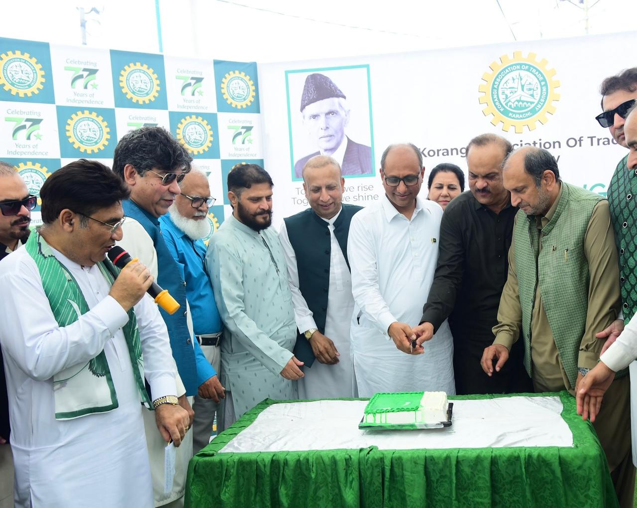 Minister of Local Government Sindh Saeed Ghani and KATI President Johar Qandhari cutting the cake in celebration of Pakistan’s 77th Independence Day, joined by Nighat Awan, Muslim Mohammadi, Danish Khan, Sheikh Umar Rehan, Farhan-ur-Rehman, Ehtshamuddin and others.