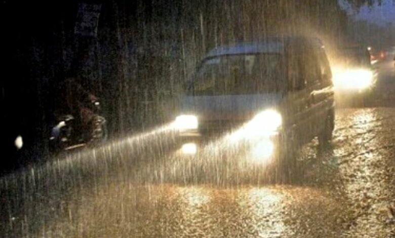 Karachi Faces Heavy Rain, Power Outages, and Traffic Chaos