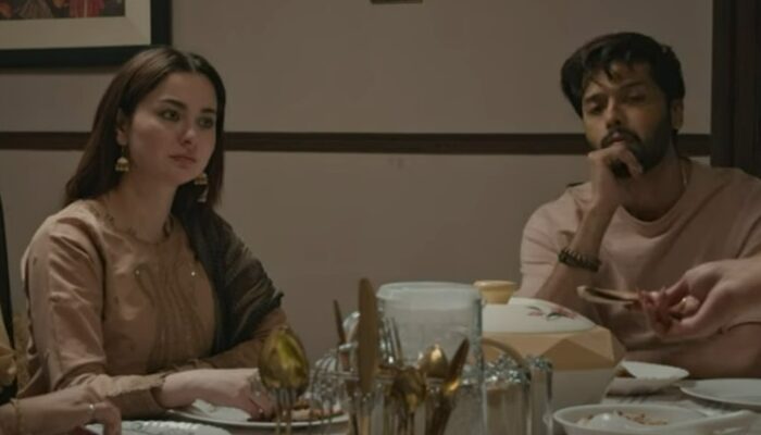 Sharjeena, Mustafa and Sidra at the dinner table - Drama Kabhi Main Kabhi Tum