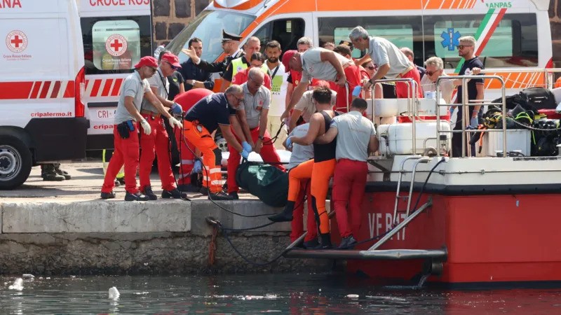 luxury yacht sank off the coast of Sicily