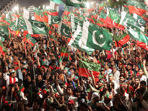 Police Discover Suspicious Bag Near PTI Rally