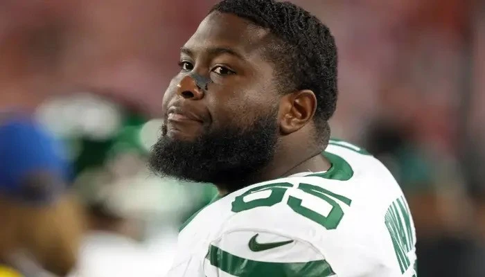 Jets Guard Xavier Newman Injured in Game Against Steelers