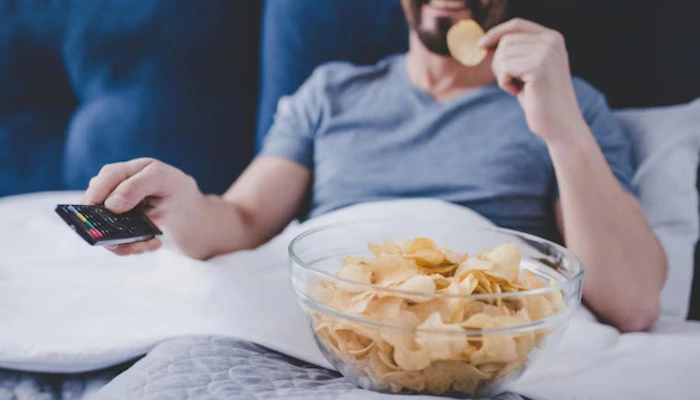 Mindless Eating and What Leads Us to Snack Unconsciously