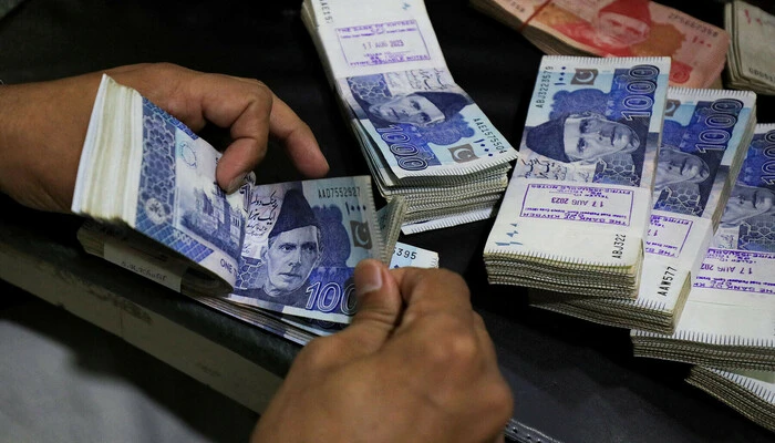 Pakistani Rupee Gains Against US Dollar, Forex Reserves Rise