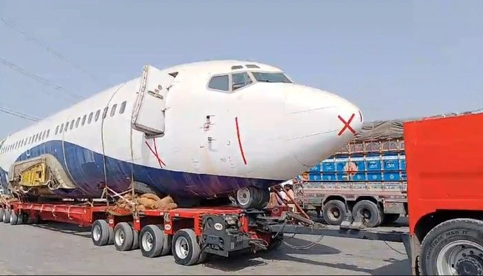 Retired Boeing 737 Transported by Road from Karachi to Hyderabad