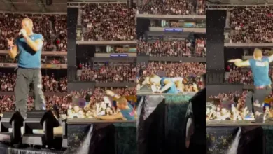 Chris Martin Falls During Coldplay Concert in Melbourne