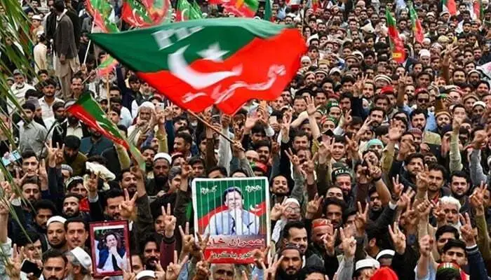 PTI Protests Face Resistance as Convoys Head to Islamabad