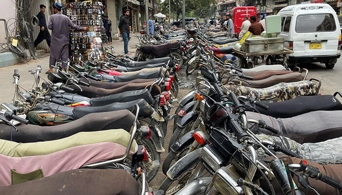 Karachi Imposes Ban on Double Parking to Ease Traffic Woes