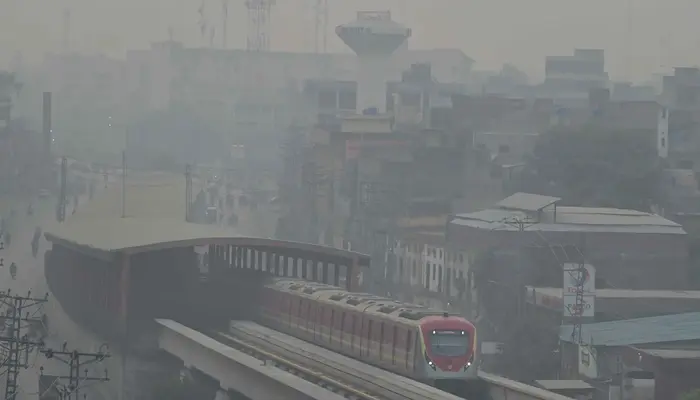 Record Air Pollution Forces School Closures in Lahore