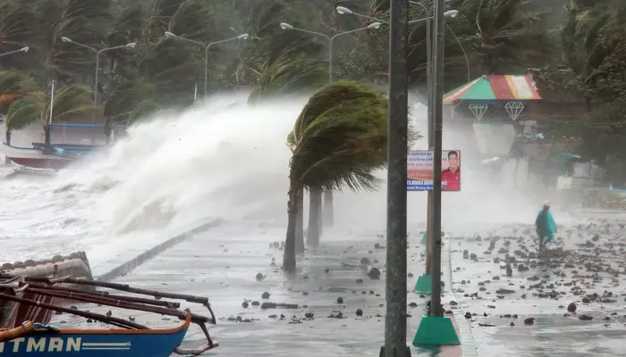 Super Typhoon Man-yi Slams the Philippines with Devastating Force