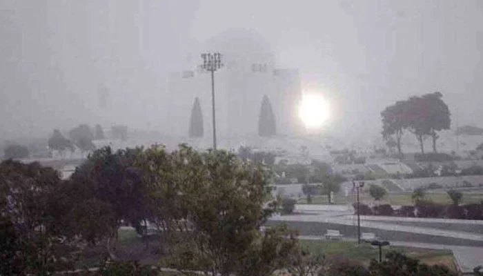 Cold Wave Grips Karachi as Temperatures Dip to 11°C