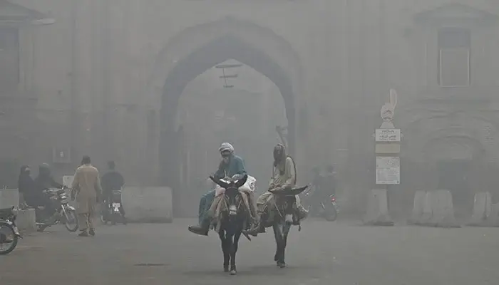 Smog Levels Drop in Lahore, But Karachi and Peshawar Face Rising Pollution