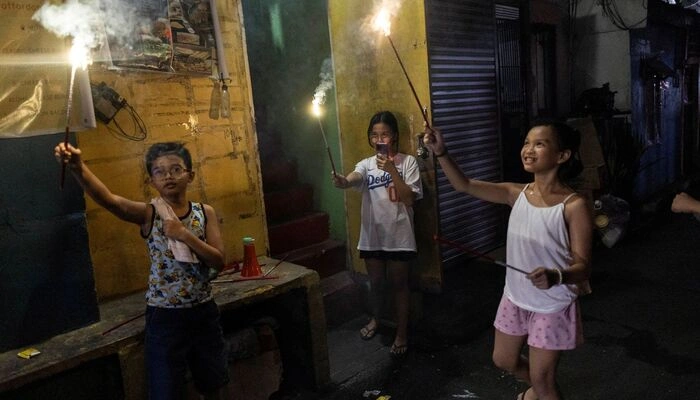 In Mandaluyong, Philippines, children celebrated by lighting firecrackers on the streets.