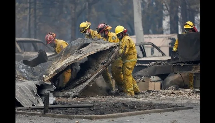 LA Wildfires: Firefighters Battle Dangerous Conditions