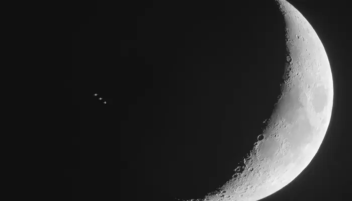 Saturn Disappears Behind the Moon in a Stunning Astronomical Event