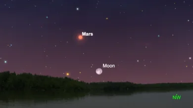 Moon, Mars Shine Together in the Night Sky Tonight