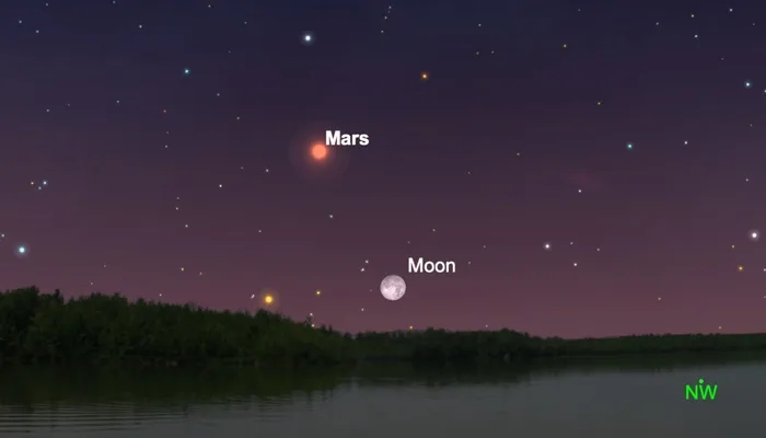 Moon, Mars Shine Together in the Night Sky Tonight