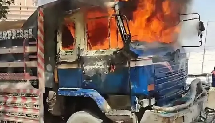 Transporters Protest After Trucks Set Ablaze in Karachi