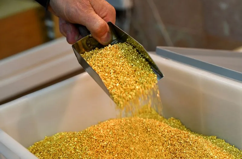 Gold Prices Slide as Trade Tariff Uncertainty Fuels Market Jitters
