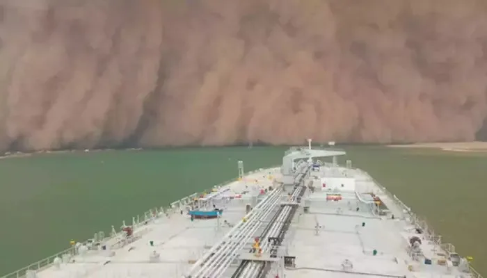 Massive Sandstorm Engulfs Southern Israel, Turns Skies Orange