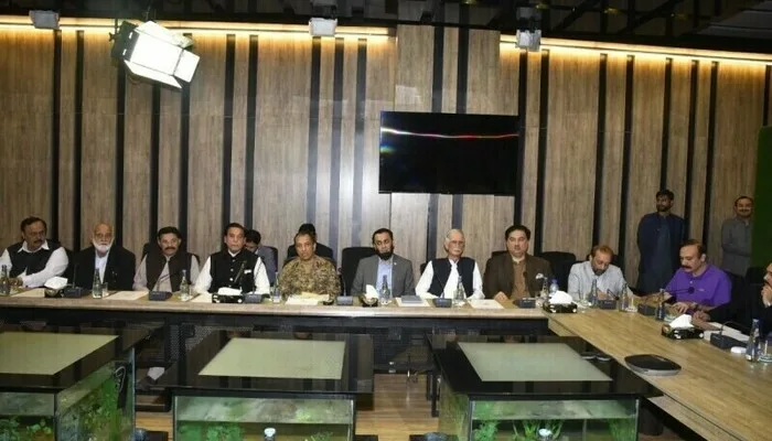Pakistan Briefs Political Leaders on Kashmir Crisis