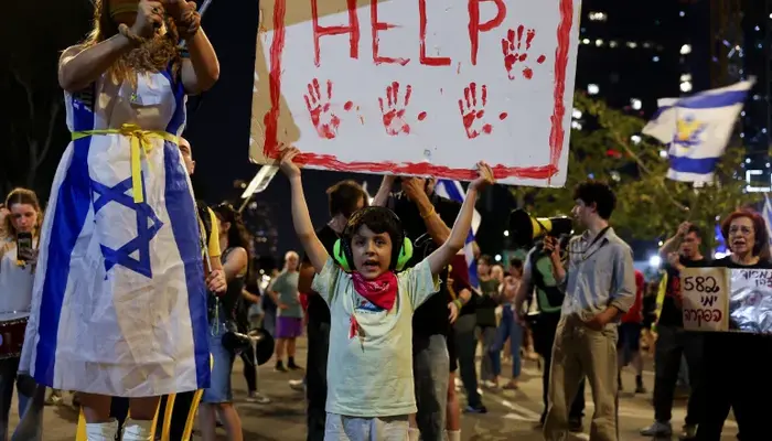 Thousands of Israelis Rally in Tel Aviv