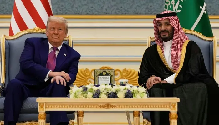 Trump Seeks $1 Trillion Deals in Middle East Amid Jet Controversy