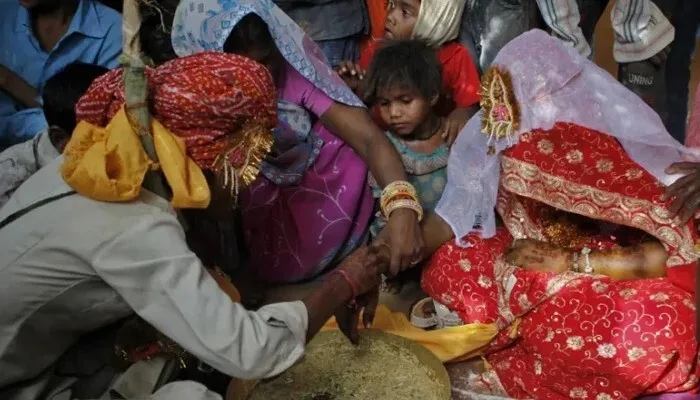 Zardari Signs Bill Banning Child Marriage