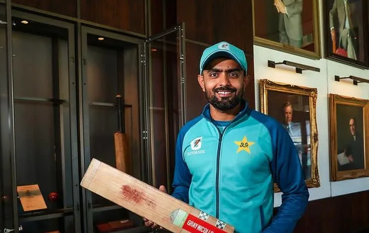 Babar Azam Joins Sydney Sixers for BBL 15, Boosting Title Hopes