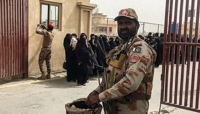 Hundreds of Pakistanis Evacuated from Iran
