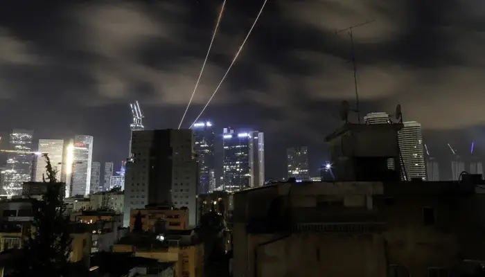 Missile Strikes Rock Central Israel: Buildings Damaged, Over Two Dozen Injured