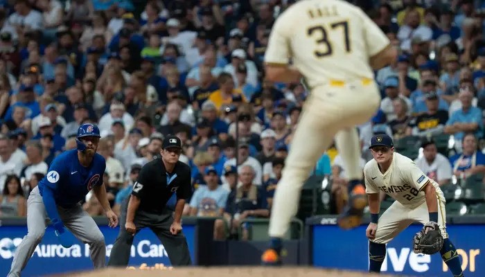 Brewers and Cubs Clash in Key NL Showdown 1 Brewers and Cubs Clash in Key NL Showdown
