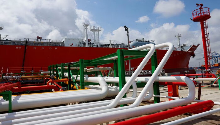 Oil Prices Slide Amid Tariff Deadline Pressure