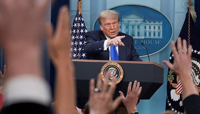 Trump Escalates Tariff Pressure as Trade Deadline Nears