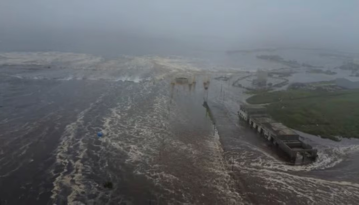 Tsunami Waves Reach Japan, Hawaii After 8.8 Quake Off Russia’s East