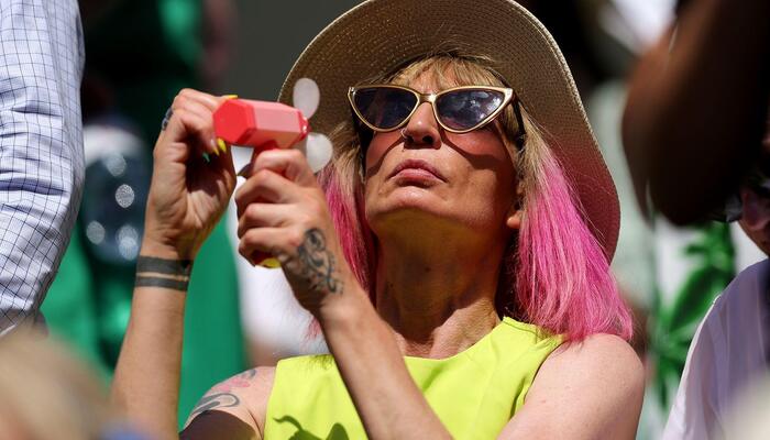 UK Heatwave Reaches 34.7°C as Hosepipe Bans Hit Millions