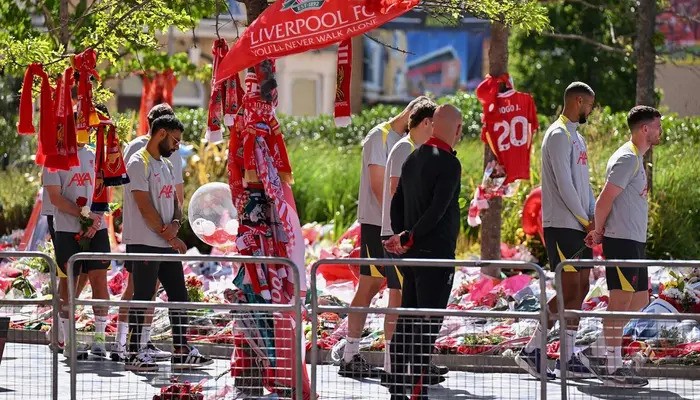 vLiverpool Honors Diogo Jota and Andre Silva in Emotional Anfield Tribute