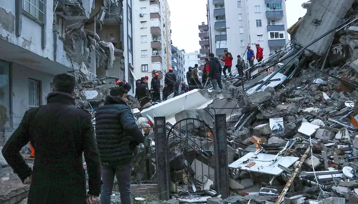 Balikesir Earthquake Claims One Life and Damages Dozens of Buildings in Turkey