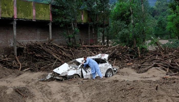 Pakistan Monsoon Floods Kill Nearly 400 as Rescue Efforts Intensify