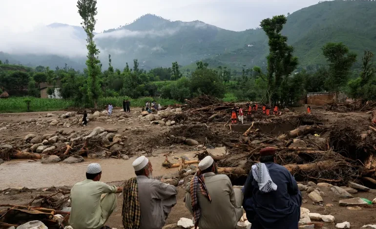 Pakistan floods kill 337 as residents blame officials for lack of warning