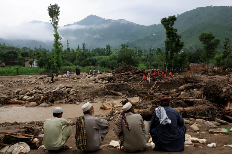 Pakistan floods kill 337 as residents blame officials for lack of warning