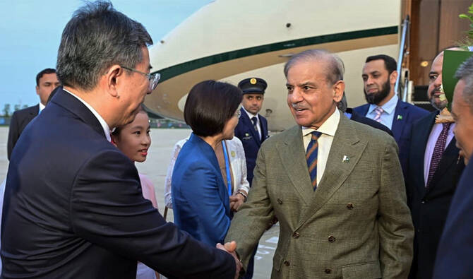 SCO Summit 2025 Pakistan PM Shehbaz Sharif Meets Leaders