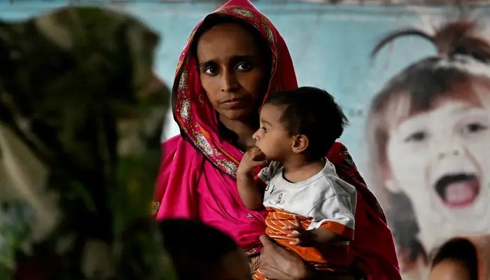 Smog and Floods Leave Pakistani Families in Crisis