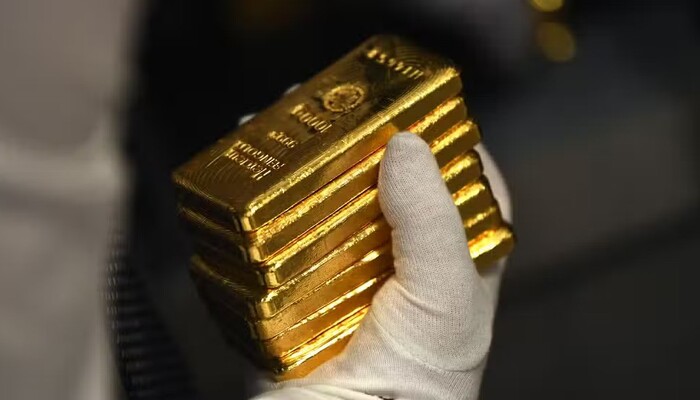 Gold Prices Surge Past Rs. 400,000 per Tola in Pakistan