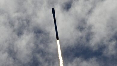 SpaceX Debuts New Falcon 9 with Starlink Launch