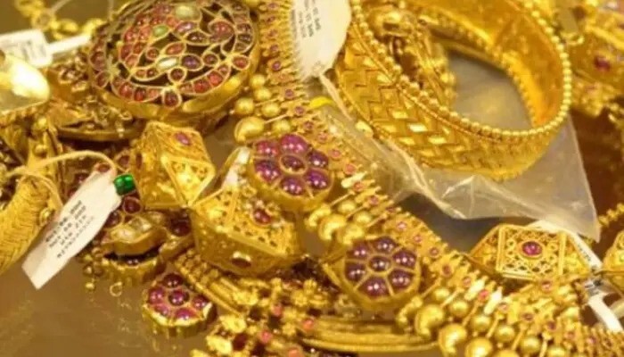 Gold Prices Tumble as Global Bullion Market Sees Correction